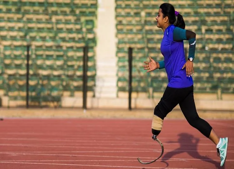 தன்னம்பிக்கை நாயகி: செயற்கை கால்களுடன் தடகள போட்டிகளில் சாம்பியனான முதல் இந்திய பெண் வீராங்கனை