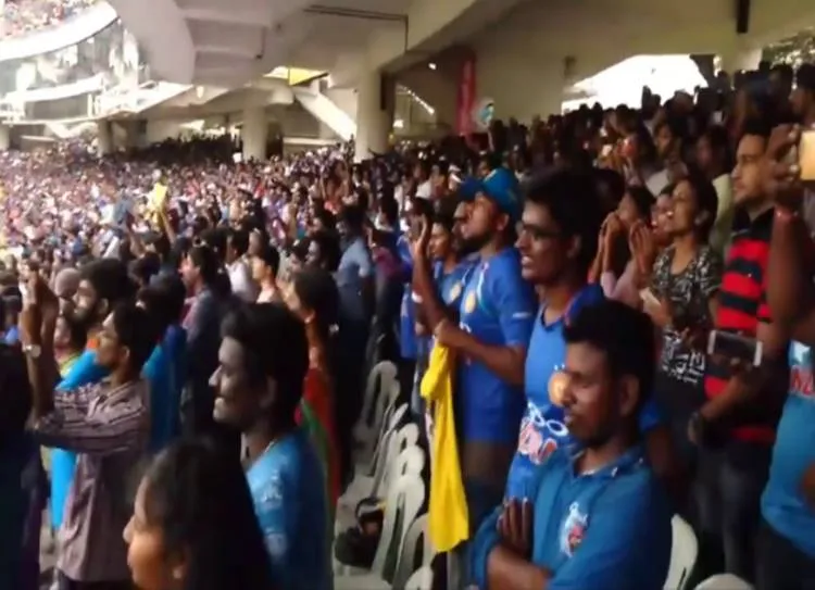 Standing Ovation, Dhoni