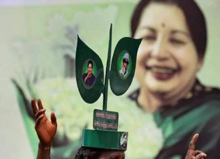 two leaves symbol, AIADMK, Deputy CM O.panneerselvam, TTV Dhinakaran, Supreme court
