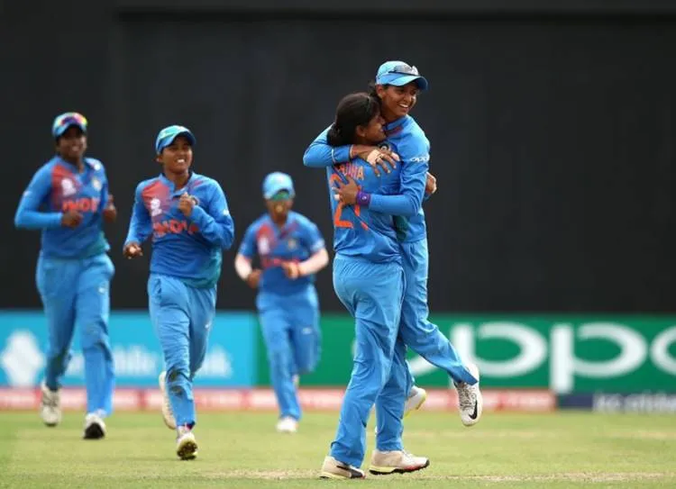 Womens World T20 2018: ஆஸ்திரேலியாவை வீழ்த்தி அரையிறுதிக்கு முன்னேறியது இந்தியா!