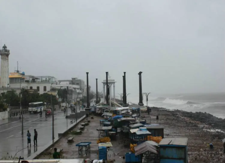 Cyclone Vayu today weather updates