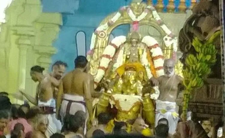 Kanchipuram vadakalai vs thenkalai, kanchipuram varadaraja perumal, வடகலை தென்கலை, Kanchipuram vaikunta perumal temple
