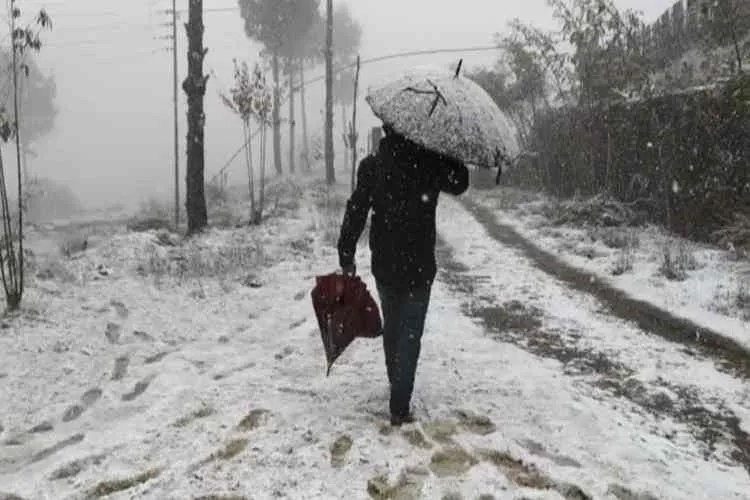 nagaland, nagaland snowfall, zunheboto snowfall, நாகலாந்து, பனிப்பொழிவு, snowfalls in Nagaland after several years, snowfall in luvishe village, north east winter, viral news, Tamil indian express