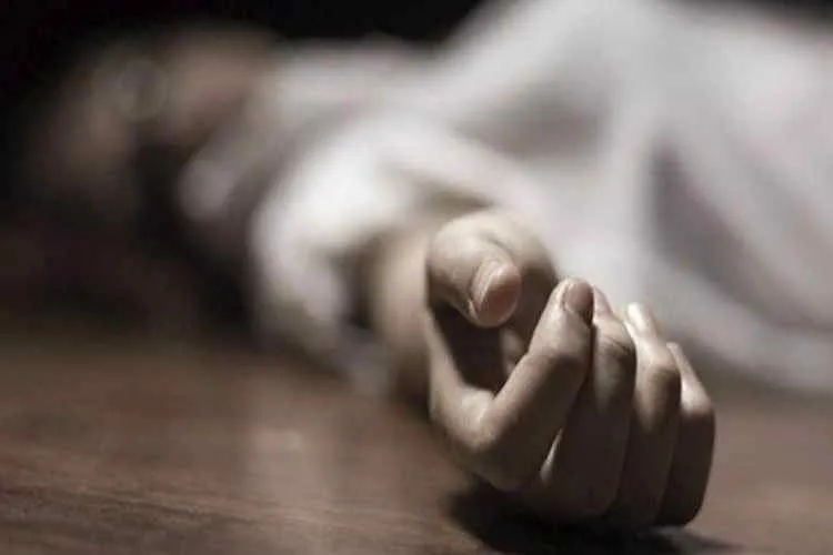 newly married couple commits suicide on railway track