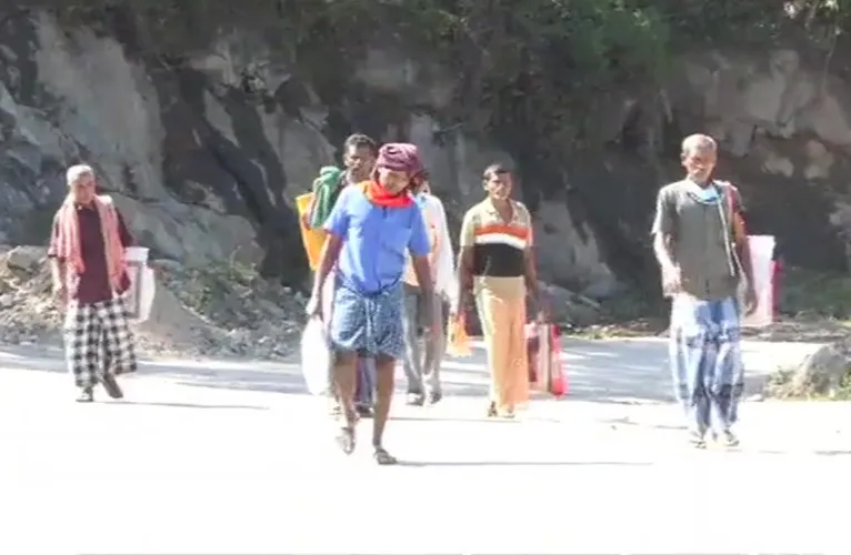 coronavirus lockdown Tamil Nadu workers reached border after walking for three days
