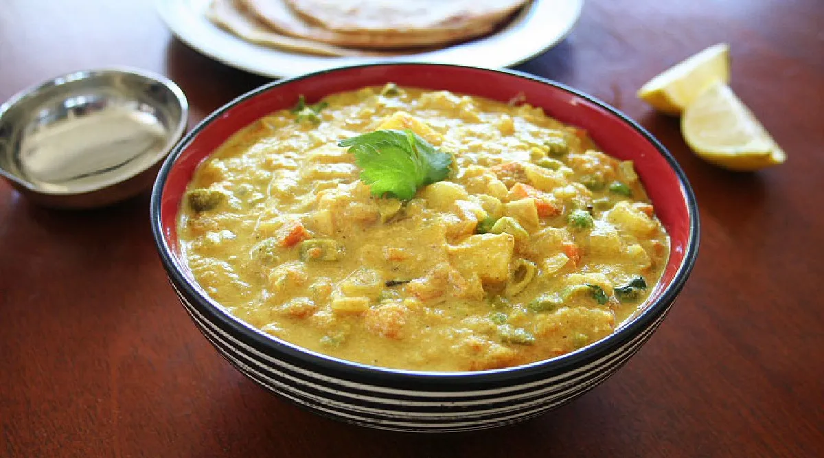 veg kurma recipe in tamil: Delicious Hotel Style Veg Kurma Recipe in tamil