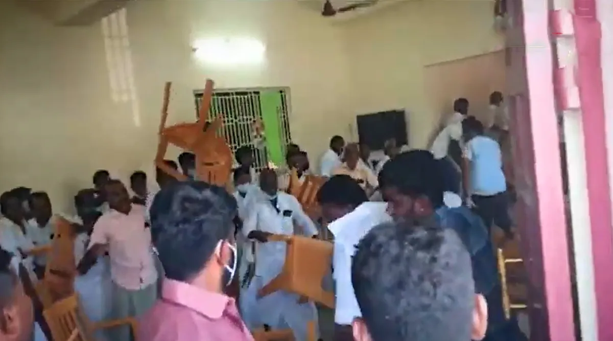 உள்ளாட்சி தேர்தல் : காங்கிரஸ் ஆலோசனை கூட்டத்தில் மோதல் : 4 பேர் படுகாயம்