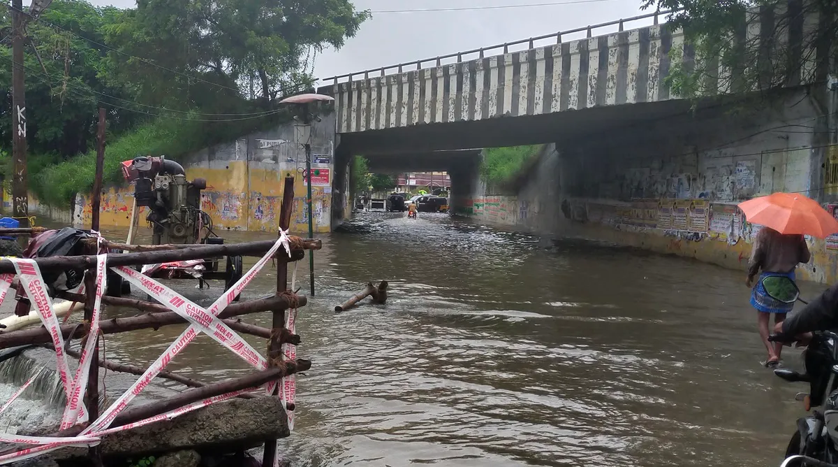 Chennai rains red alert given in coastal districts