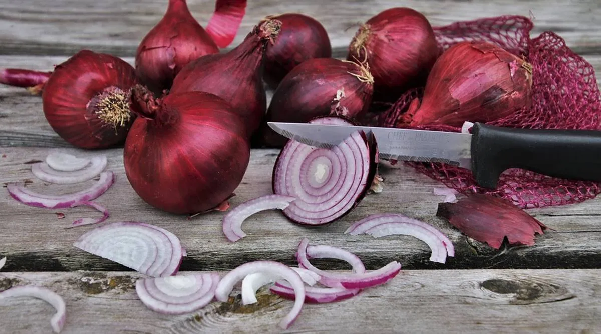 Why should you avoid storing peeled and cut onions in fridge Tamil News
