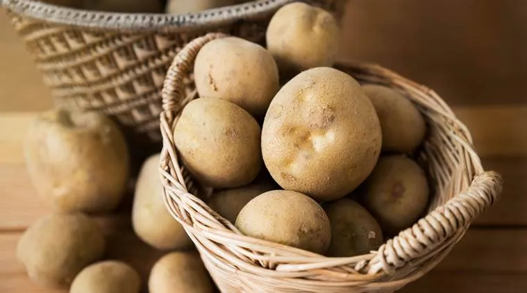 Simple ways to boil potatoes