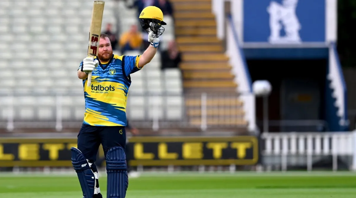 Paul Stirling smashes 6,6,6,6,6,4 in an over for Birmingham Bears in T20 Blast 