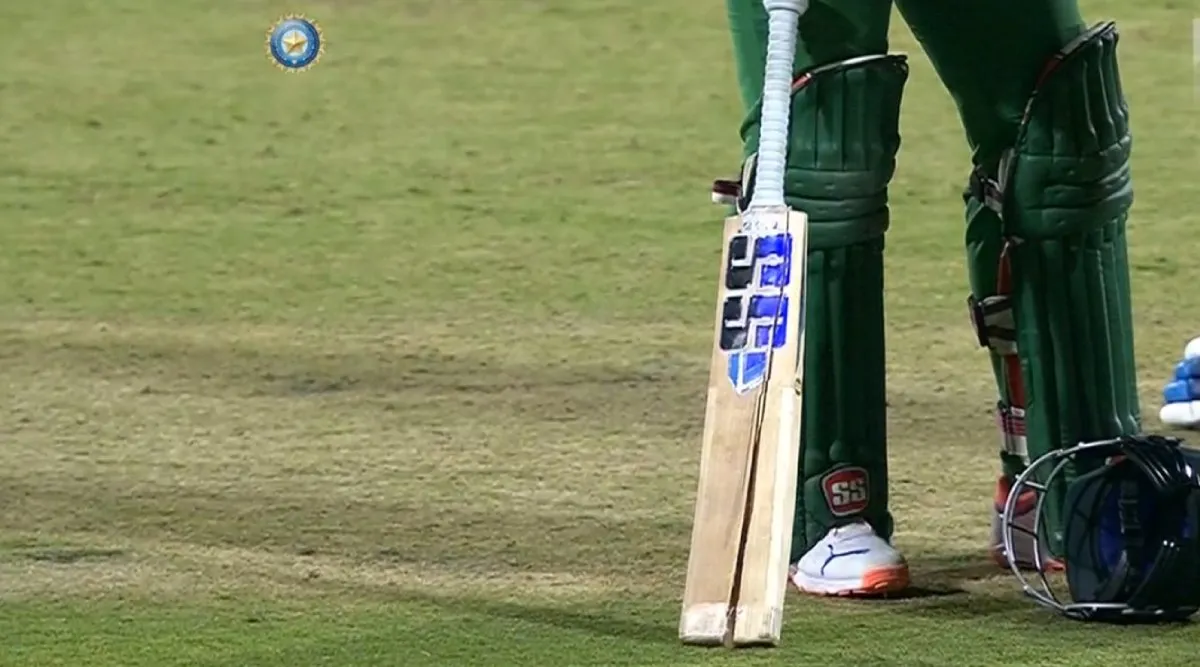 Watch viral video: Rassie's bat was broken by a Pacey off-side yorker by Avesh Khan