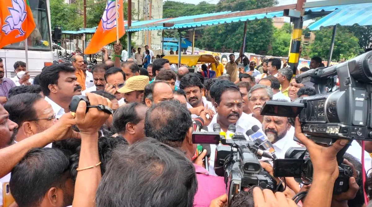 BJP Karuppu Muruganantham warns tn police at trichy protest