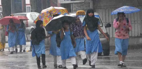 Tamil news today : கனமழை காரணமாக 6 மாவட்டங்களில் பள்ளிகளுக்கு விடுமுறை