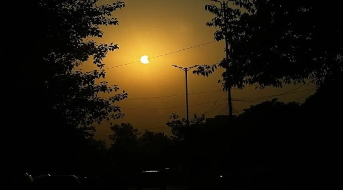 Solar Eclipse latest Updates: இந்தியாவின் பல்வேறு பகுதிகளில் தெரிய தொடங்கியது சூரிய கிரகணம்