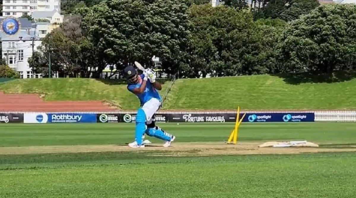 Cricket video Tamil News: Sanju Samson hits no-look sixes - IND vs NZ