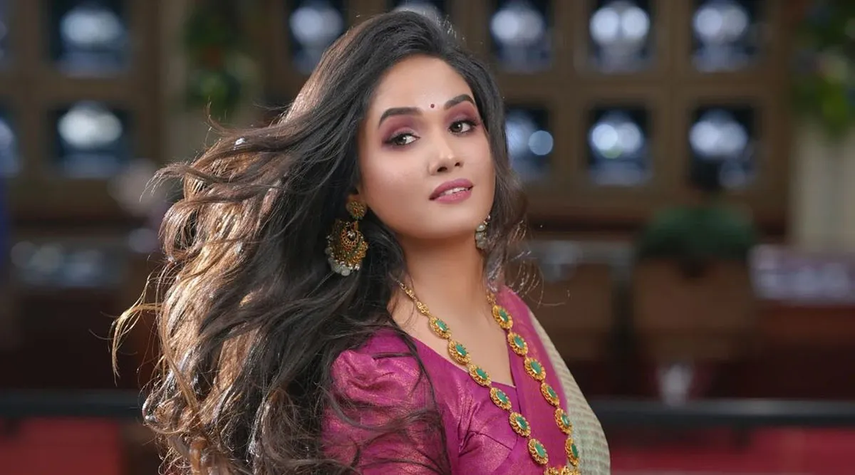 Tamil Serial Actress Saai Gayathri Photo Gallery Update In tamil If you want Shudithar designs you can ask him… Sai Gayathri Viral Clicks