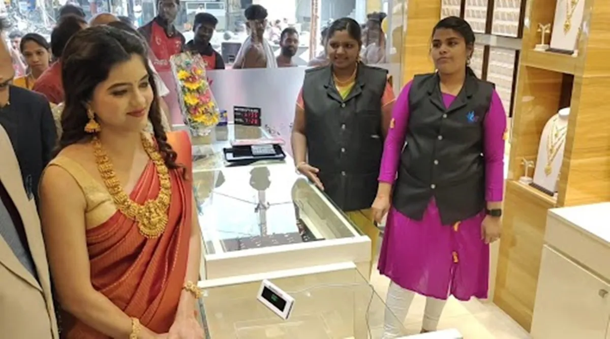 Actress Amrita Iyer opened a jewelry store in Coimbatore