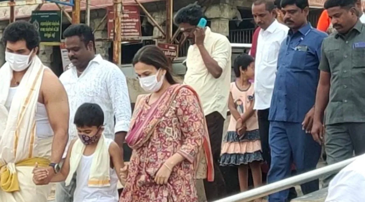 Soundarya Rajinikanth visits Thiruchendur temple Tamil News