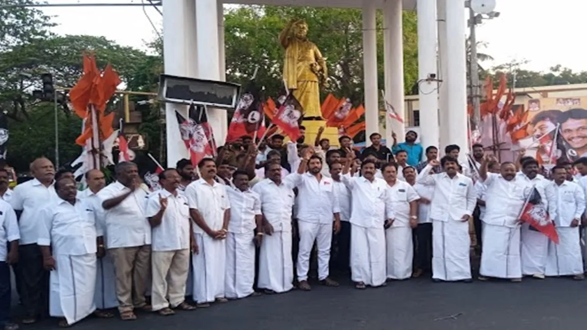 AIADMK protests in Puducherry against the filing of a case against Edappadi Palaniswami