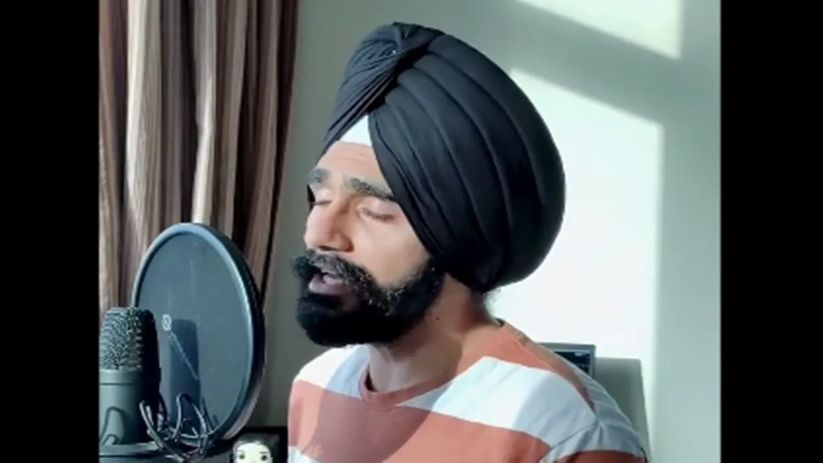 Man Sings Kesariya In 5 Different Languages