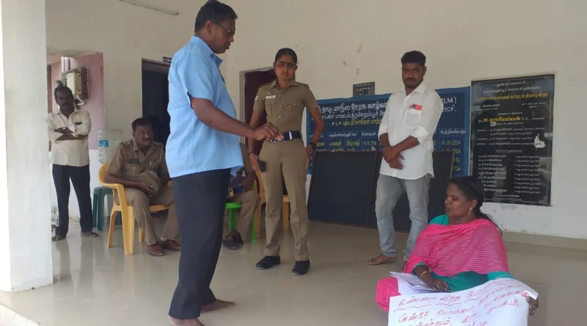 Teacher sudden protest at grama sabha meeting at Guntur, Tiruchi District, கிராம சபை கூட்டத்தில் ஆசிரியை திடீர் தர்ணா, குண்டூரில் பரபரப்பு, திருச்சி, Teacher sudden protest, Guntur, Tiruchirappalli