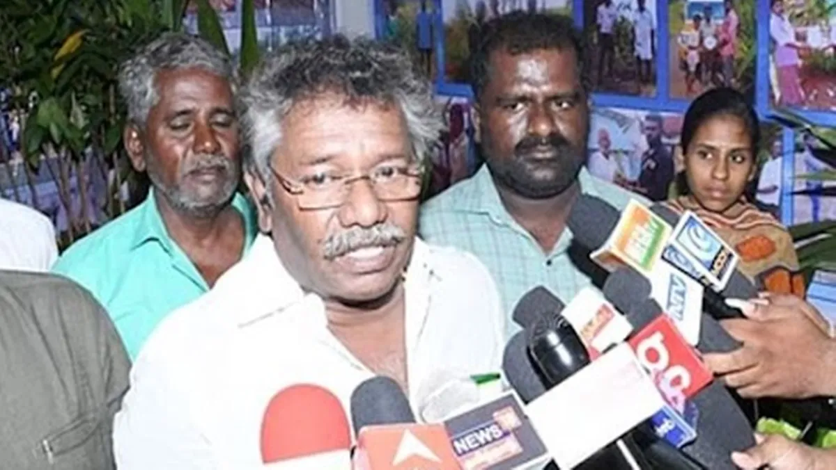 Karunas alleged that the government is laying out the layout for real estate outside the Assembly by making a separate budget for farmers