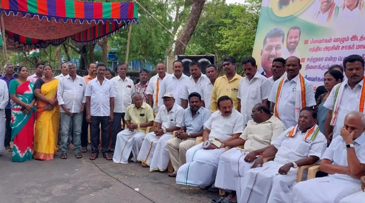 Puducherry congress, Puducherry, former Puducherry CM Narayanasamy, மீனவர்களின் வாழ்விடங்களை மத்திய அரசு கபளீகரம் செய்கிறது, நாராயணசாமி புகார், Narayanasamy says centre occupying fishermen residents