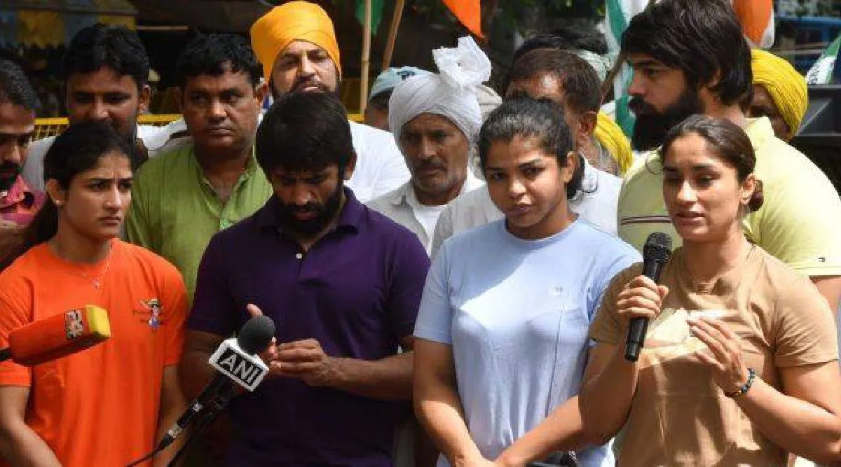 Sakshi Malik joins work but protest to go on Tamil News